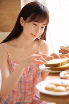 北原里英